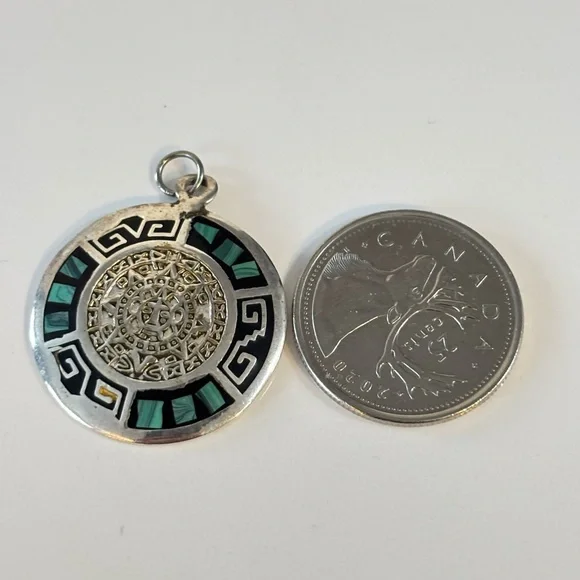 vintage sterling silver Aztec calendar pendant - Picture 5 of 5